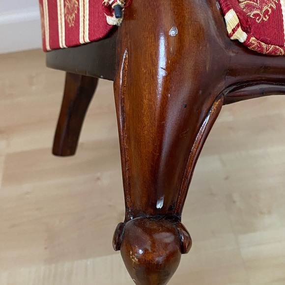 Vintage Reproduction of a Queen Anne Wood with Gold Wine Fabric Chair for Dolls - Picture 10 of 11